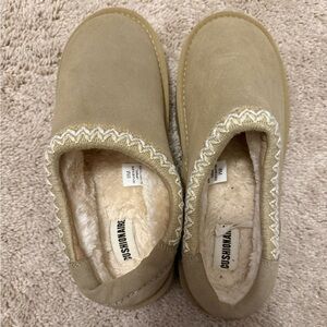 Cushionaire Women's Tan Slippers